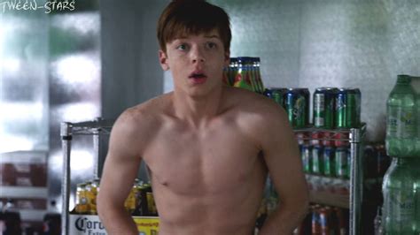 CAMERON MONAGHAN, Ian of "Shameless" Nude. ... 18 yo Cameron Monaghan, who plays Ian Gallagher (the gay Gallagher son), had a nude scene with Harry Hamlin in tonite's episode of Shameless .... Attachments. Reactions: pd83, JX711, tfiasili and 19 others. Carlos Santos Mythical Member.